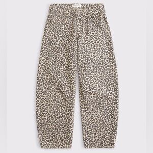 Abercrombie Barrel Jeans Leopard print brand new NWOT size 28L Curve Love